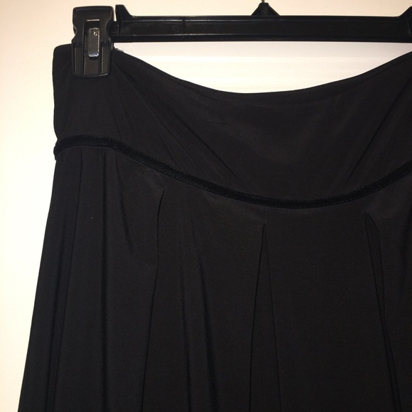 Black Skirt - Picture 2 of 7